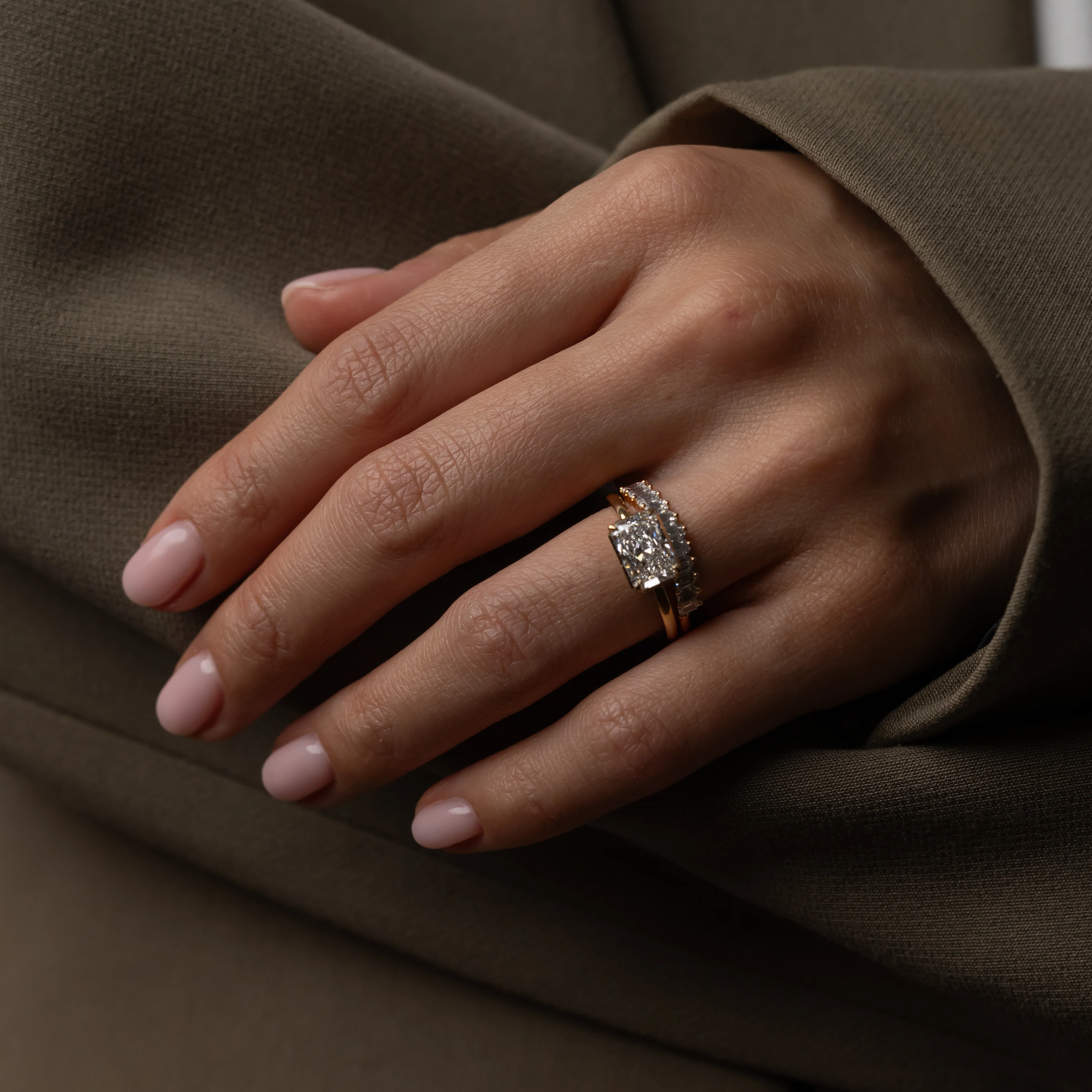 Aaren East-West Radiant Cut 2.01ct Lab Grown Diamond Solitaire Ring in Yellow Gold - Image 5