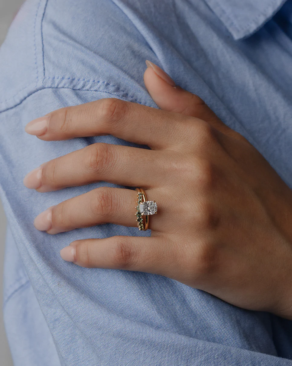Daphne Round Curved Teal Sapphire - Image 4